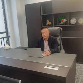 梁建召照片