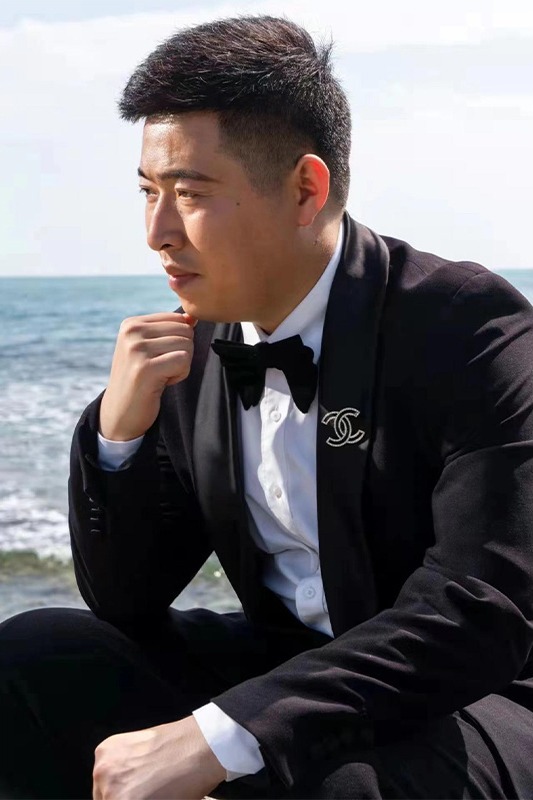 张明亮照片