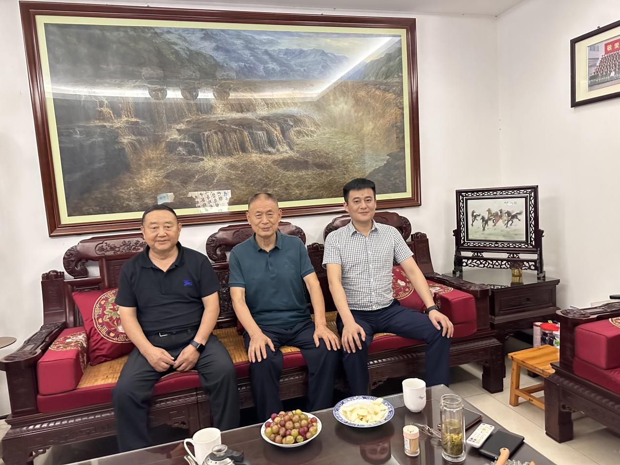商会走访慰问在宁退休老领导配图