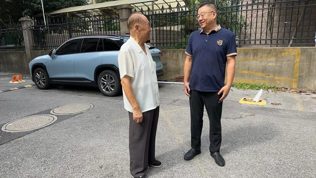 商会走访慰问在宁退休老领导活动照片2
